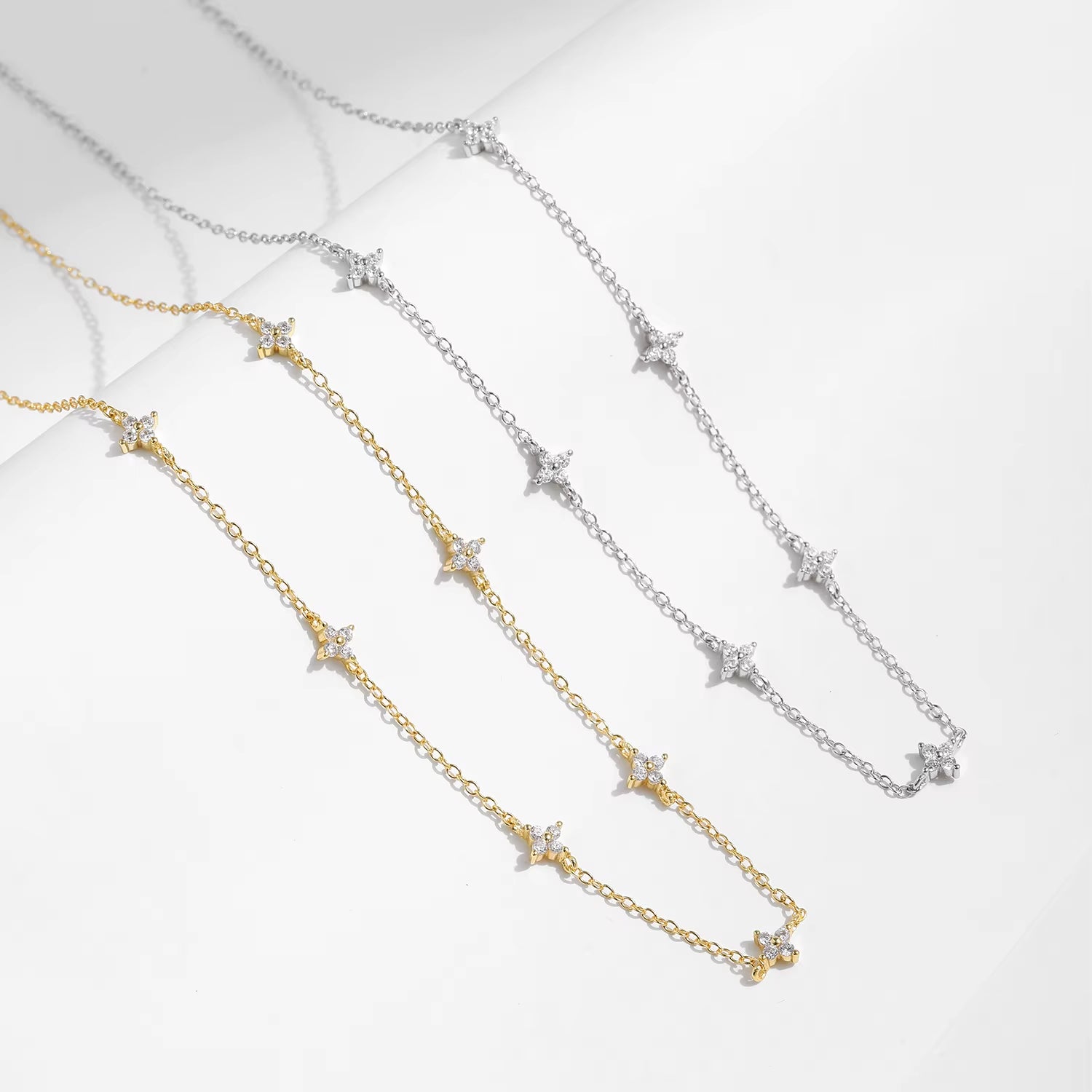 Avessa Luck & Leaves Pendant