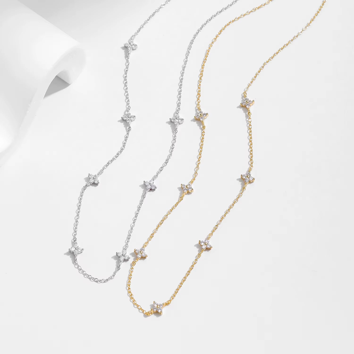 Avessa Luck & Leaves Pendant