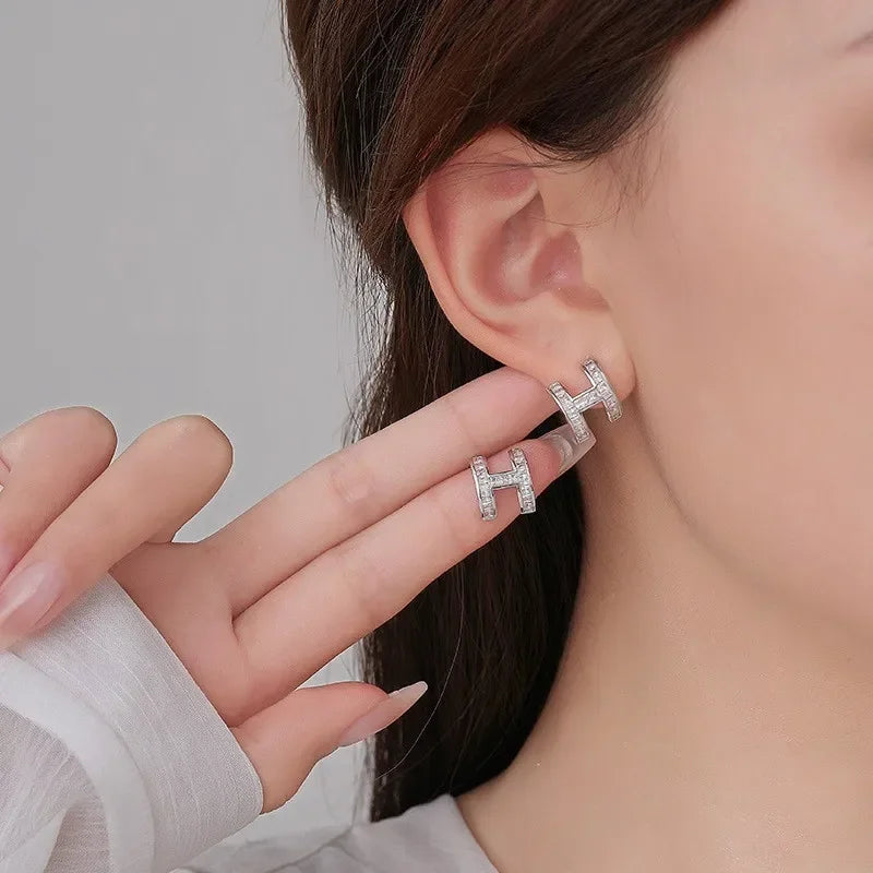 Avessa H Stuts/Necklace