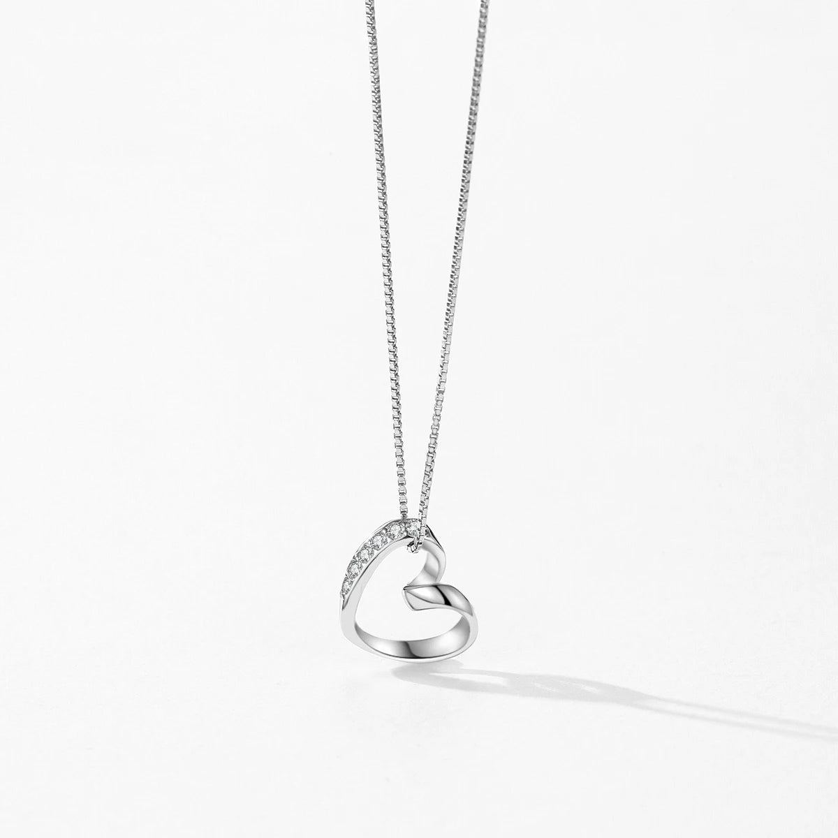 Avessa Suspended Love