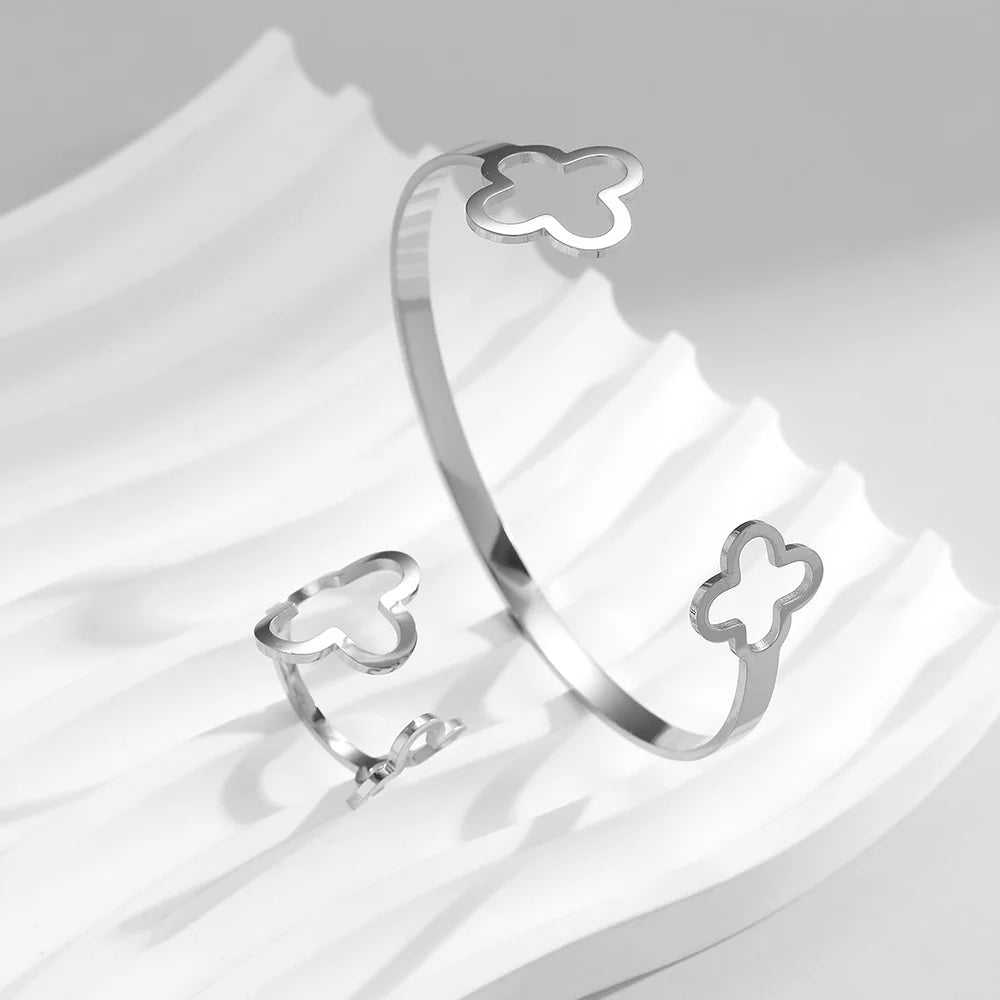 Avessa Clévar Ring