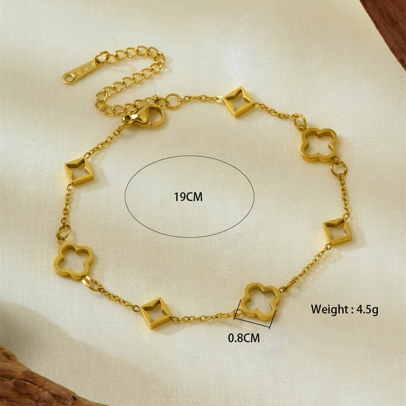 Fashionable and Elegant Retro 18K Gold-Plated Hollowed Out Lucky Flower Four-Leaf Clover Stainless Steel Bracelet Necklace Jewel
