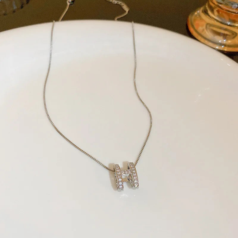 Avessa H Stuts/Necklace