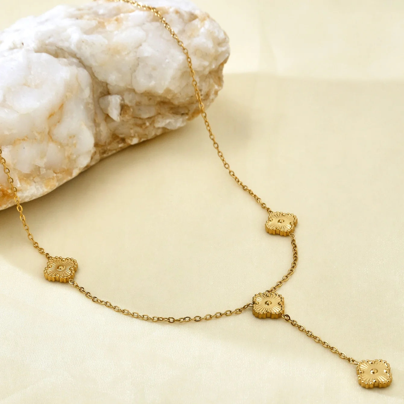 Avessa Clover Y-Shaped