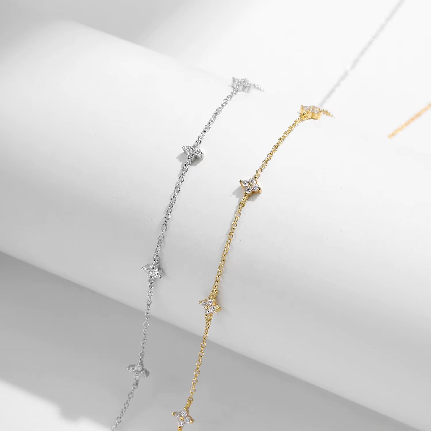 Avessa Luck & Leaves Pendant